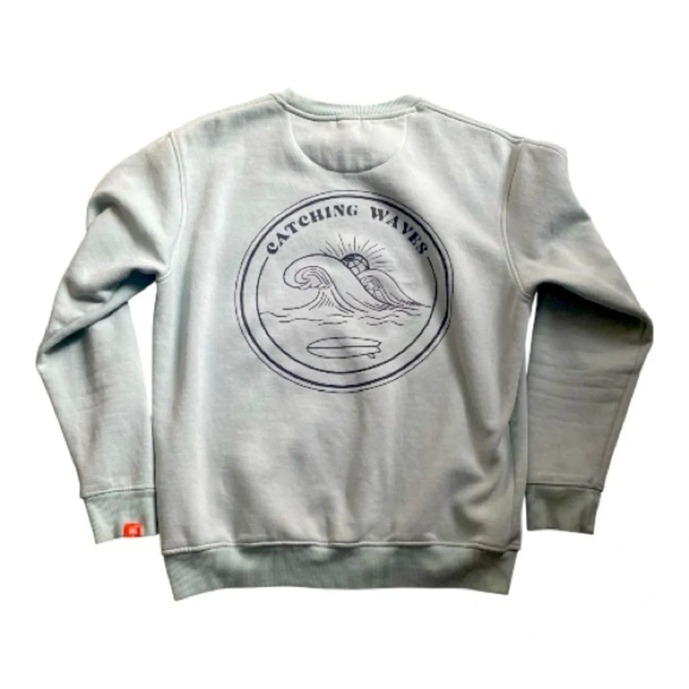 FREE PLANET-CATCHING WAVES-MENS SIZE MEDIUM SWEATSHIRT - Picture 2 of 9